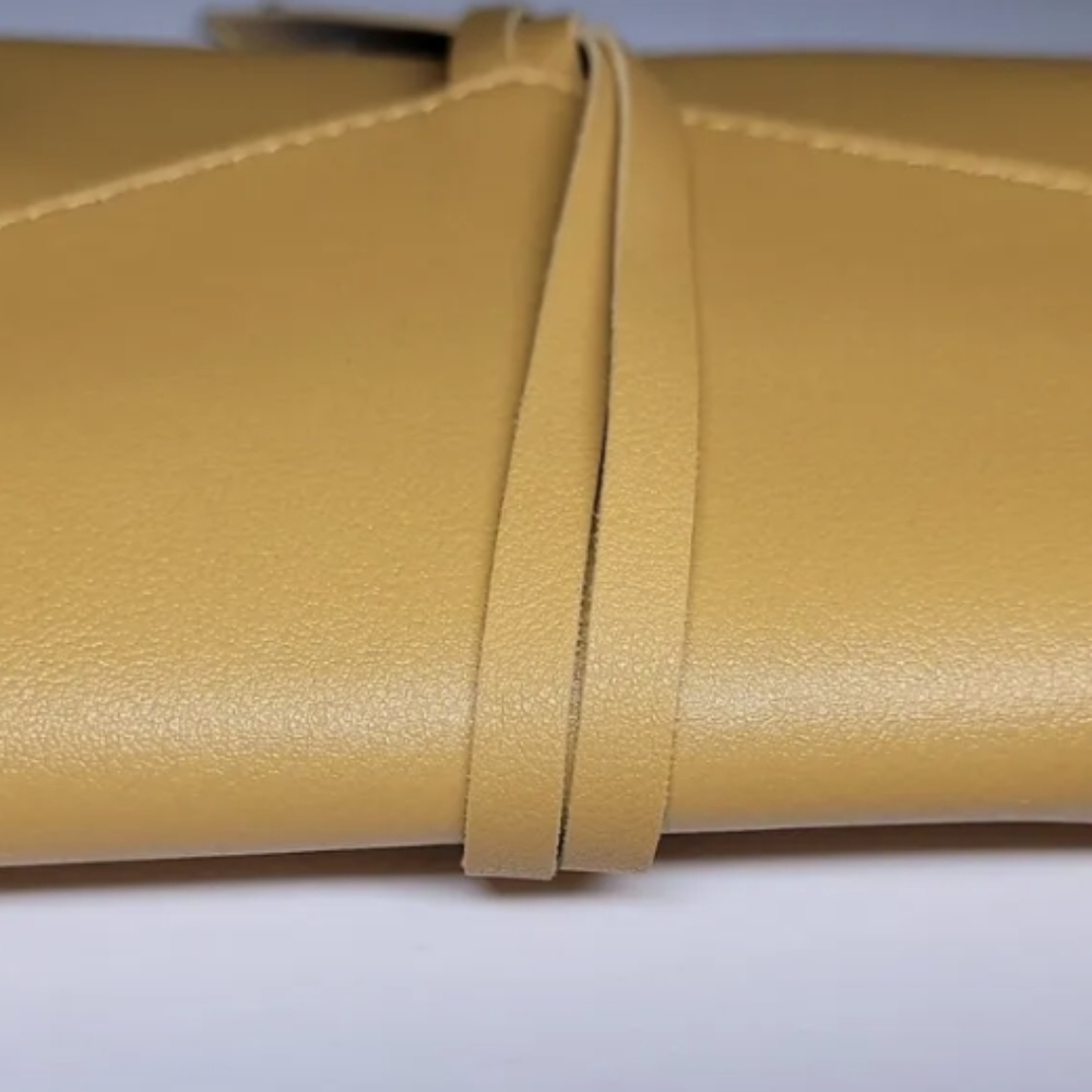 NWT- Glass Ladder & Co. Katherine Tech Organizer Clutch Roll Honey - Picture 4 of 9